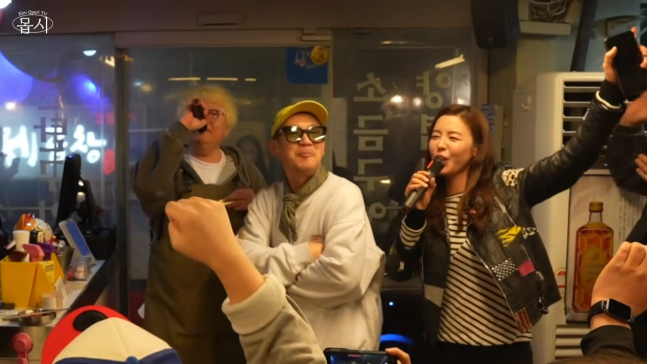 이하늘 곱창집에서 올해 초 배우 김규리 팬미팅을 하는 모습.[김규리tv몹시]