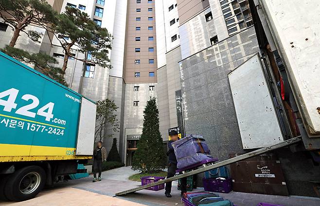 역세권이나 학군지 등을 중심으로 한 전세수요가 서울 전세가격을 밀어올리고 있다.[사진｜뉴시스]