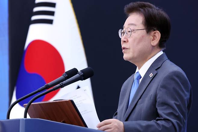이재명 대통령이 3일 경남 진주에서 열린 영남권 첨단산업 발전비전 국민보고회에서 축사를 하고 있다. 2026.07.03. 뉴시스