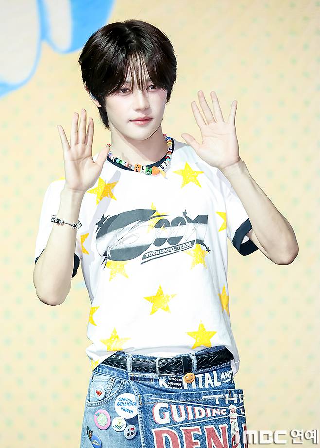 A-Yang, a member of VAYONN, posed for photos at the debut showcase celebrating the release of the groups first EP, Youth Today, held on the 6th at the Dongyang Life Hall in the NOL Theater in Hapjeong, Mapo-gu, Seoul. On this day, the members of VAYONN donned summer-themed outfits and showcased their refreshing charm, signaling the official start of their promotional activities.VAYONN, a group consisting of Masato, Sen, Jinwi, Ayang, Teru, and Mano, plans to showcase a diverse range of musical styles through this debut album. They plan to continue their active promotions with the pre-release track Watta Day and the title track MUAH!
