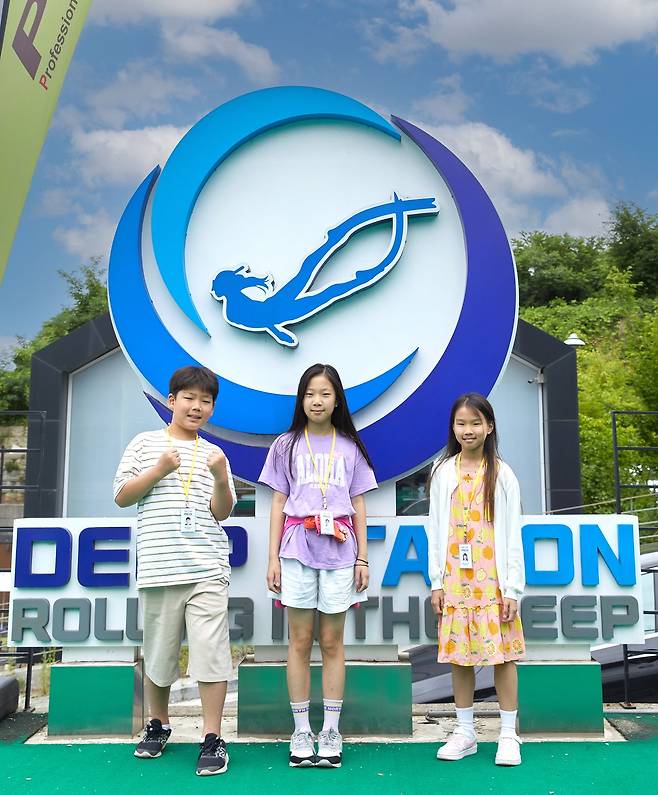소중 학생기자단이 국내 최대 수심인 36m 다이빙풀을 보유한 경기도 용인의 딥스테이션을 찾아 자신의 호흡만으로 물속으로 내려가는 프리다이빙에 도전해봤다.