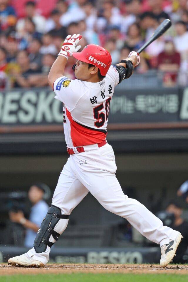 KIA 타이거즈 박상준이 3일 광주 KIA챔피언스필드에서 열린 NC 다이노스와의 홈 경기서 타격하고 있다./KIA 타이거즈 제공