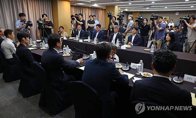 K-축구혁신위원회 출범 (서울=연합뉴스) 6일 서울 송파구 서울올림픽파크텔에서 KK-축구혁신위원회가 열리고 있다. 2026.7.6 [문체부 제공. 재판매 및 DB 금지] photo@yna.co.kr