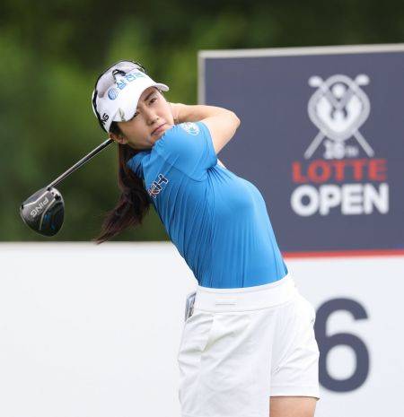 이세희가 롯데 오픈 4라운드 6번 홀에서 티샷을 하고 있다. KLPGA 제공