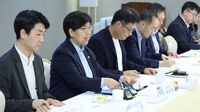 통합돌봄정책위원회 회의 주재하는 정은경 장관