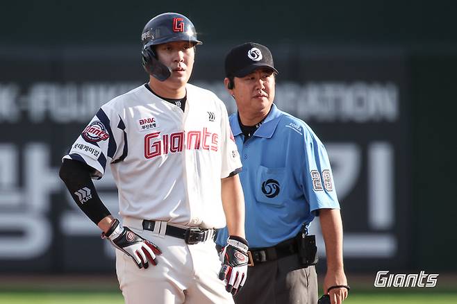 롯데 나승엽이 27일 부산 사직구장에서 열린 2026 KBO리그 정규시즌 LG전에 임하고 있다. 사진 | 롯데 자이언츠