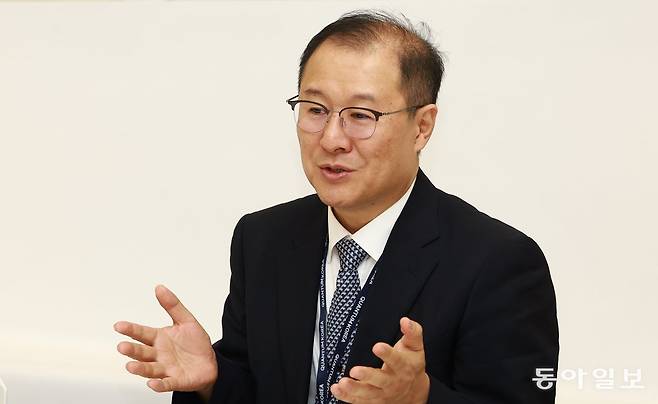 올해로 4회째 ‘퀀텀코리아’ 행사를 이끌고 있는 정연욱 양자정보연구지원센터장(성균관대 교수)이 지난 소회와 한국 양자 기술 및 산업 전망에 대해 인터뷰하고 있다. 송은석 기자 silverstone@donga.com