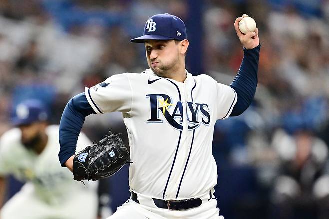 <yonhap photo-6766=""> ST PETERSBURG, FLORIDA - JULY 07: Ian Seymour #61 of the Tampa Bay Rays delivers a pitch in the fifth inning against the New York Yankees at Tropicana Field on July 07, 2026 in St Petersburg, Florida. Julio Aguilar/Getty Images/AFP (Photo by Julio Aguilar / GETTY IMAGES NORTH AMERICA / Getty Images via AFP)/2026-07-08 11:52:23/ <저작권자 ⓒ 1980~2026 ㈜연합뉴스. 무단 전재 재배포 금지, AI 학습 및 활용 금지></yonhap>