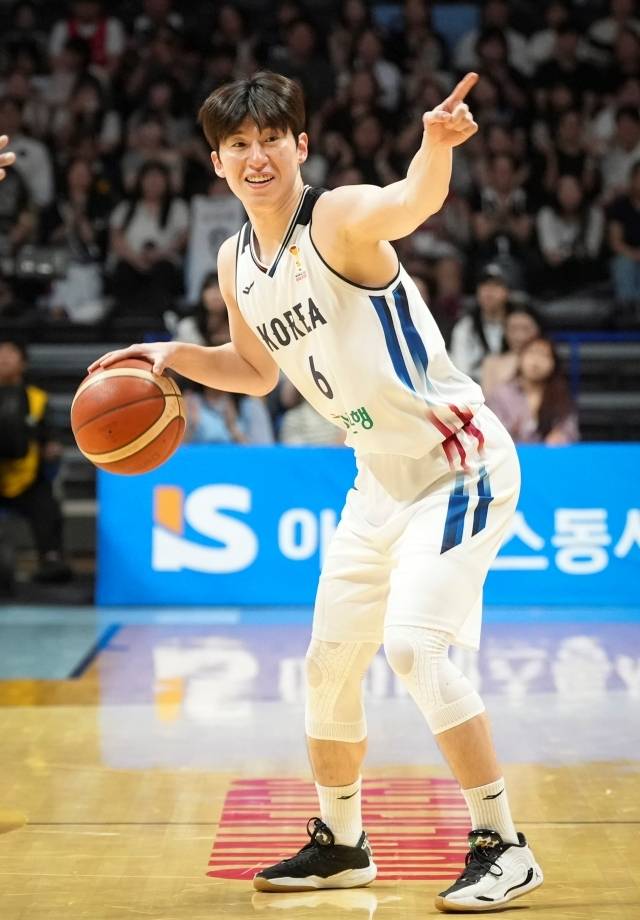 이정현은 지난 대만전 3쿼터 중반, 최준용과 충돌하며 발목 부상을 당했다. 사진=대한민국농구협회 제공