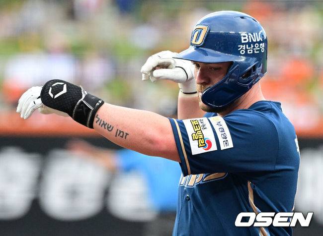 [OSEN=대전, 지형준 기자] 7일 대전 한화생명 볼파크에서 2026 신한 SOL KBO리그 한화 이글스와 NC 다이노스의 경기가 열렸다.이날 한화는 박준영, NC는 커티스 테일러가 선발로 나섰다.2회초 무사에서 NC 블레인이 좌전 안타를 날리며 기뻐하고 있다. 2026.07.07 / jpnews@osen.co.kr