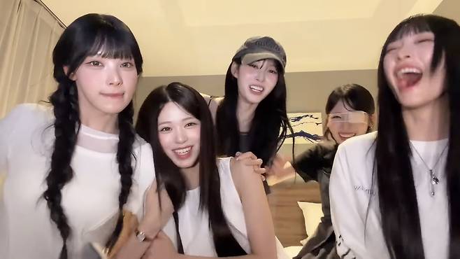 지난 6월, 리센느 멤버들이 진행한 라이브 중 한 장면. 유튜브 채널 ‘리센느’ 캡처