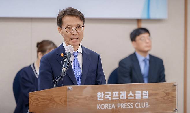 김진오 저출산고령사회위원회 부위원장이 8일 취임 후 첫 기자간담회에서 발언하고 있다. 저출산고령사회위원회 제공.