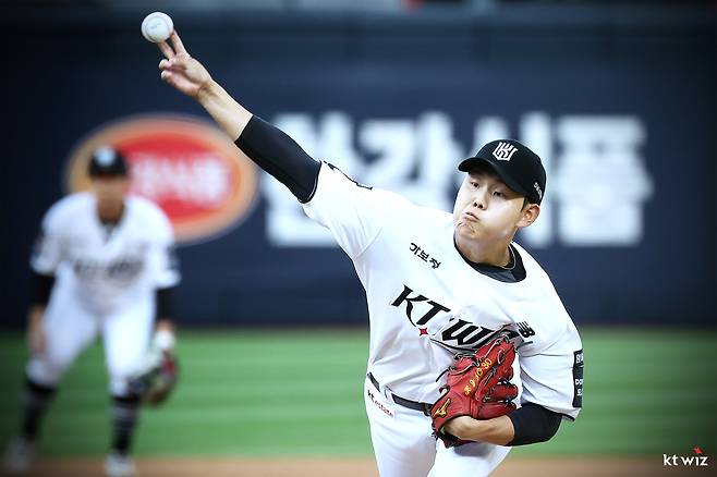 지난 7일 수원 키움전에서 피칭하는 KT 소형준. KT 위즈 제공