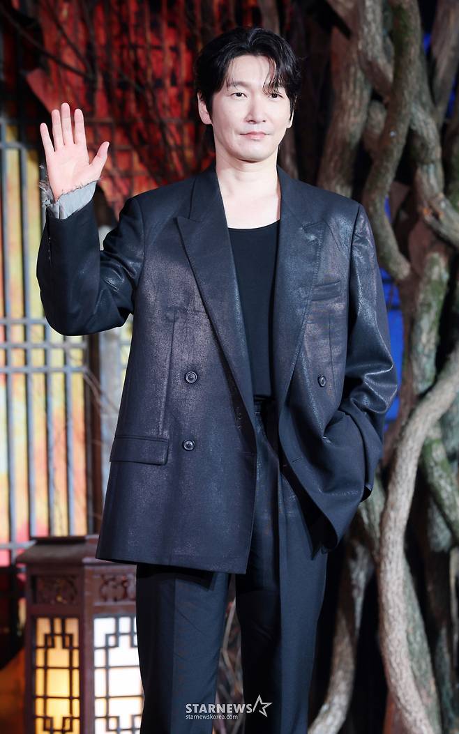 배우 조승우가 8일 서울 영등포구 페어몬트 앰배서더에서 진행된 넷플릭스 시리즈 '동궁' 제작발표회에 참석해 포즈를 취하고 있다. /2026.07.08 /사진=김휘선 hwijpg@