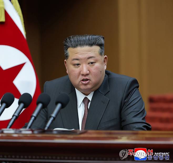 김정은, 최고인민회의서 시정연설 (평양 조선중앙통신=연합뉴스) 북한은 23일 평양의사당에서 최고인민회의 제15기 1차회의 2일회의를 개최했다고 조선중앙통신이 24일 보도했다. 김정은 국무위원장이 시정연설을 하고 있는 모습. 2026.3.24 
    [국내에서만 사용가능. 재배포 금지. For Use Only in the Republic of Korea. No Redistribution] nkphoto@yna.co.kr
