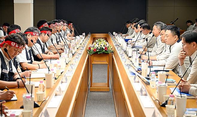 마주 앉은 현대차 노사 대표  [현대차 제공. 재판매 및 DB 금지]