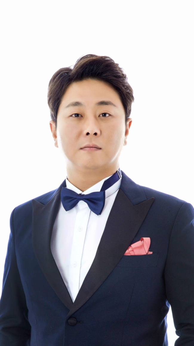 22일 창원 성산아트홀 대극장에서 열리는 <2026 썸머콘서트>에서 멋진 연주를 들려줄 테너 노성훈.