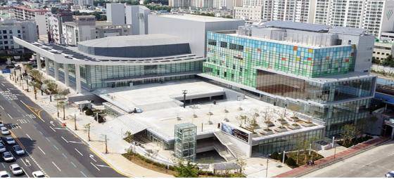 과거 시민회관에서 전용 콘서트홀로 변신한 대구콘서트하우스. DB 사진