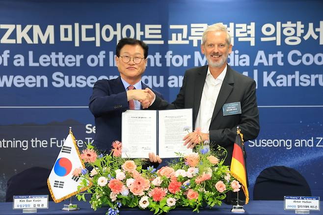 ▲ 대구 수성구와 독일 카를스루에 ZKM(미디어아트 센터)가 미디어아트 교류협력 의향서를 체결했다. 수성구청 제공