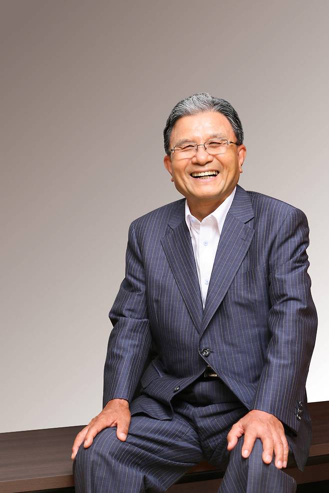 강병중 넥센그룹 회장, 사재 100억원 부산대에 기부