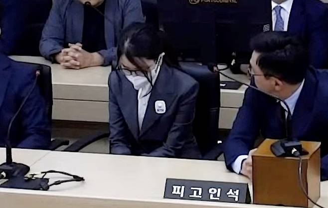 지난달 26일 서울중앙지법은 특정범죄가중처벌법상 알선수재 등 혐의로 기소된 김건희 여사에게 징역 7년을 선고하고 6480만원 추징을 명령했다./서울중앙지방법원