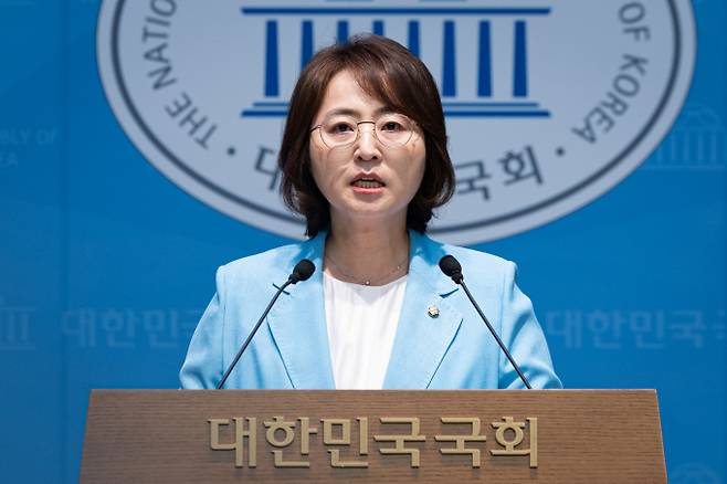 이주희 더불어민주당 원내대변인이 26일 서울 여의도 국회 소통관에서 현안 브리핑을 하고 있다. /사진=뉴스1