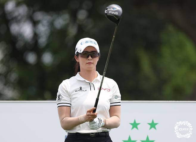 이세희가 4일 인천 베어즈베스트 청라GC(파72)에서 열린 KLPGA 투어 롯데 오픈 3라운드 6번 홀에서 에이밍을 하고 있다. 사진 제공=KLPGA