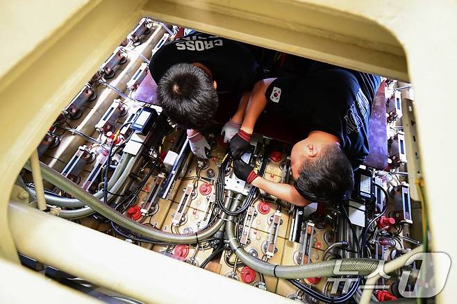 5일(현지시간) 세계 최대 다국적 해상훈련인 '2026 환태평양훈련'(림팩·RIMPAC) 중 미국 하와이 진주만-히캄 합동 기지에 정박중인 도산안창호함 장병들이 함내 장비를 점검하고 있다. (해군 제공. 재판매 및 DB금지) 2026.7.6 ⓒ 뉴스1