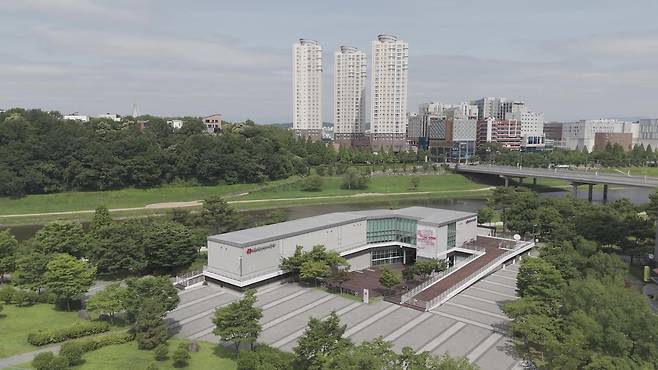 진주시립이성자미술관 전경