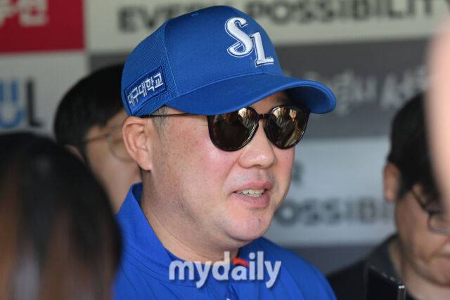 23일 서울 잠실야구장에서 열린 '2026 신한 SOL KBO리그' 삼성 라이온즈와 LG 트윈스 경기.삼성 박진만 감독이 경기 전 인터뷰를 하고 있다.