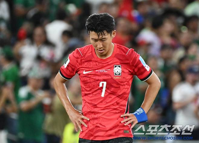 25일(한국시각) 멕시코 몬테레이 인근 과달루페의 에스타디오 몬테레이에서 열린 2026 북중미 월드컵 대한민국과 남아공의 경기. 한국 대표팀이 0-1로 패하자 손흥민이 아쉬워하고 있다. 과달루페(멕시코)=허상욱 기자wook@sportschosun.com/2026.06.25/