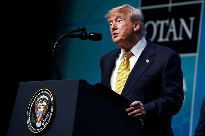 튀르키예 수도 앙카라에서 열린 북대서양조약기구(NATO) 정상회의에 참석한 도널드 트럼프 미국 대통령이 8일 기자회견을 하고 있다. 로이터 연합뉴스