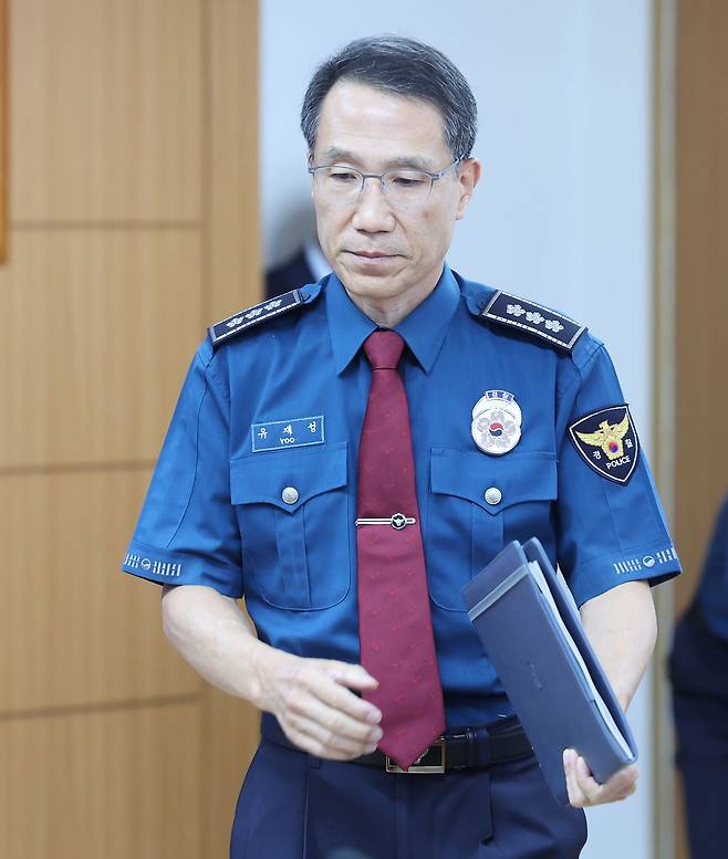 유재성 경찰청장 직무대행이 10일 서울 서대문구 경찰청에서 열린 지휘부 화상회의에 참석하고 있다. [뉴시스]