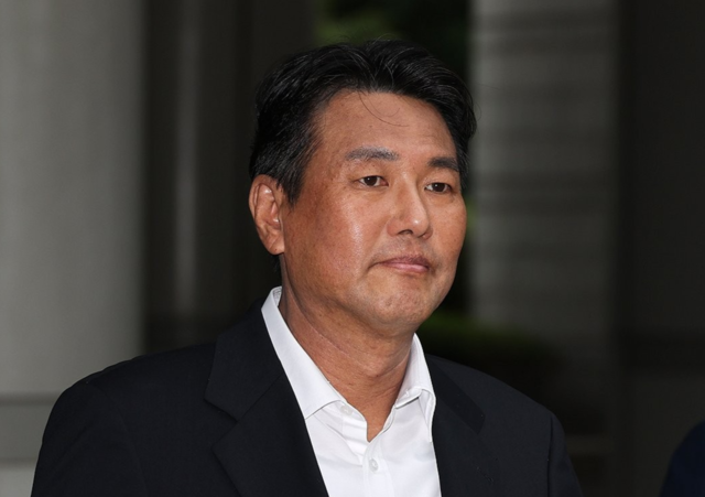 12·3 비상계엄 당시 우방국에 계엄 정당화 메시지를 보낸 혐의를 받는 김태효 전 국가안보실 1차장이 10일 서초구 서울중앙지법에서 열린 구속 전 피의자 심문(영장실질심사)에 출석하고 있다. 연합뉴스