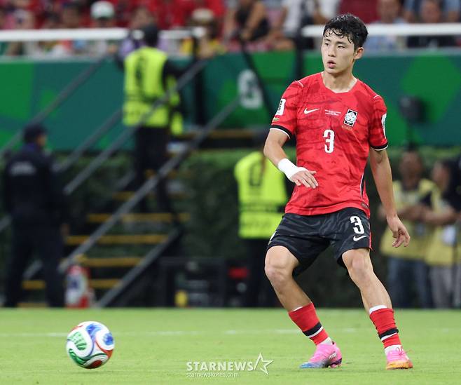 2026 북중미월드컵 A조 예선 대한민국-체코전이 12일(한국 시간) 멕시코 과달라하라 에스타디오 아크론에서 열렸다.  이기혁이 송곳 패스를 하고 있다. /사진=김진경 kim.jinkyung@