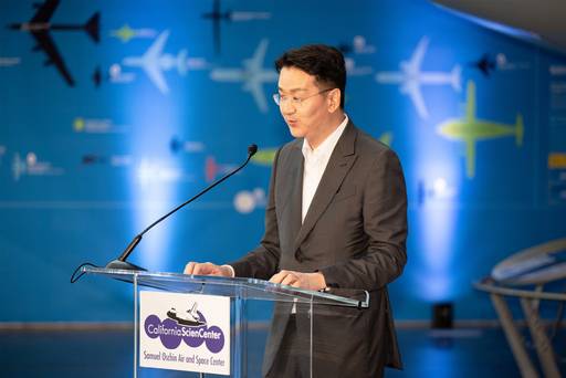 지난 5월 12일(현지시간) 미국 캘리포니아 과학센터에서 진행된 항공기 공개 기념식에서 조원태 한진그룹 회장이 기념사를 하고 있다/대한항공