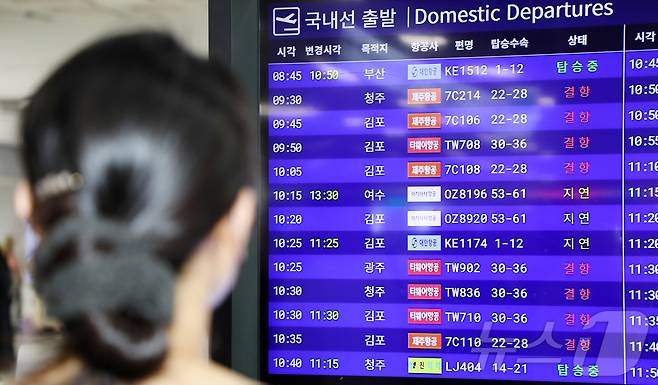 11일 오전 강풍 경보와 급변풍 경보가 내려진 제주국제공항에 항공기 결항이 잇따르고 있다. 2026.7.12 ⓒ 뉴스1 오미란 기자