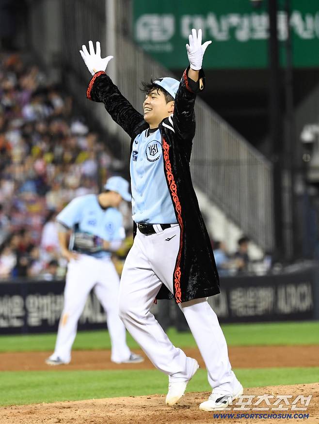 11일 잠실구장에서 2026 KBO리그 올스타전이 열렸다. 손동현이 퍼포먼스를 펼치고 있다. 잠실=박재만 기자 pjm@sportschosun.com/2026.07.11/