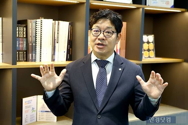 이승민 신영씨앤디 대표이사가 신영씨앤디에서 대해 설명하고 있다. 사진=변성현 기자.