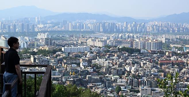 서울 남산 N서울타워에서 바라본 서울시내 주택의 모습. 이상섭 기자