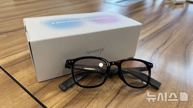 [서울=뉴시스] 윤정민 기자 = 국내 기업 시어스랩이 지난 3월 출시한 인공지능(AI) 글래스 'ainoonX(에이아이눈엑스)'. 2026.07.11. alpaca@newsis.com
