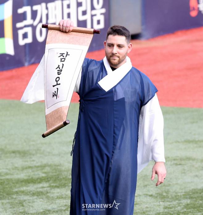 나눔올스타 오스틴이 11일 잠실구장에서 열리는 '2026 SOL KBO리그 올스타전에서  올스타퍼포먼스를 하고 있다.  2026.07.11. /사진=강영조 cameratalks@