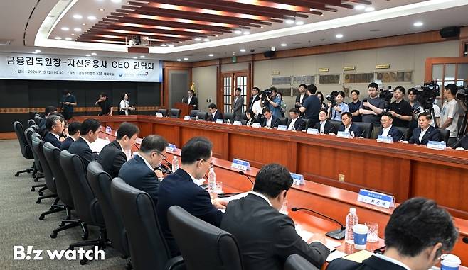 이찬진 금융감독원장이 13일 서울 영등포구 금융투자협회에서 열린 자산운용사 CEO 간담회에 참석해 발언하고 있다./사진=이명근 기자 qwe123@