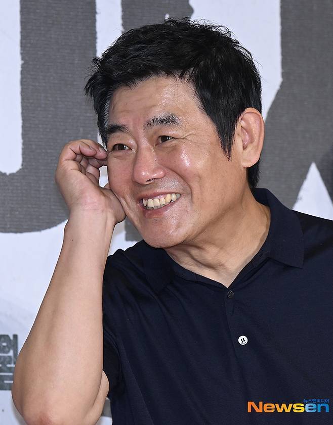 하차한 이경영과 JTBC 드라마 ‘모자무싸’를 위해 의리를 보여준 배우 성동일(뉴스엔DB)