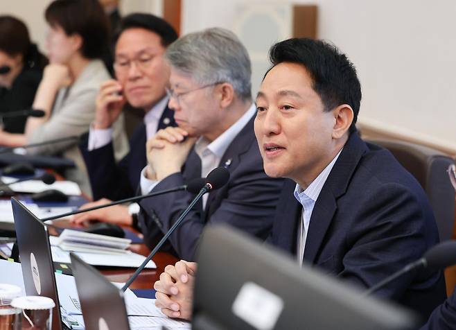 오세훈 서울시장이 14일 청와대에서 열린 국무회의에서 발언하고 있다. 뉴시스