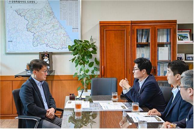 구자열 원주시장, 신원철 경제부지사 등 만나 현안 건의 [원주시 제공.재판매 및 DB 금지]