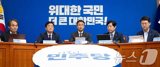 한병도 더불어민주당 당대표 직무대행 겸 원내대표가 15일 서울 여의도 국회에서 열린 최고위원회의에서 모두 발언을 하고 있다. 2026.7.15 ⓒ 뉴스1 유승관 기자