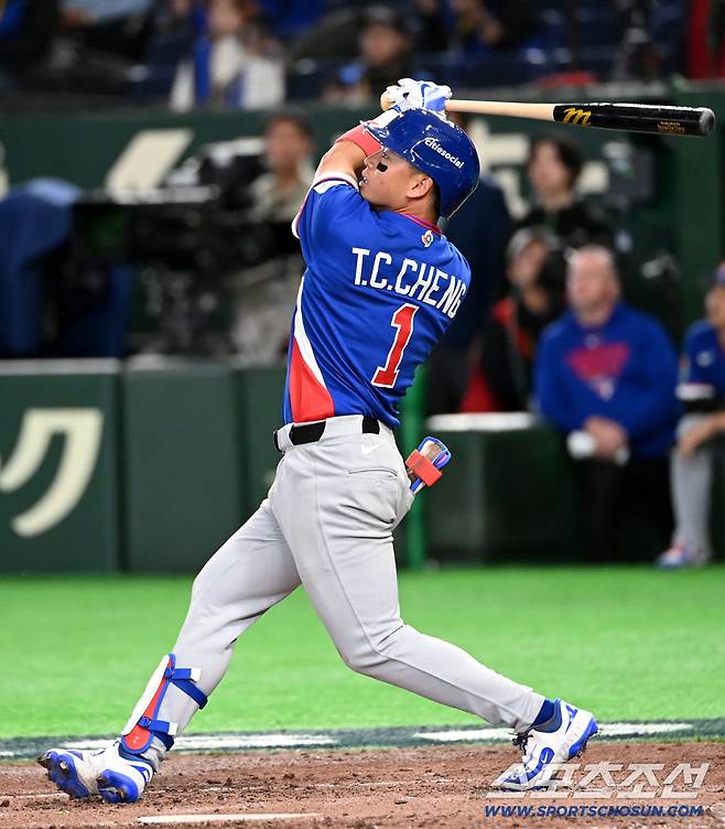 8일 일본 도쿄돔에서 열린 WBC(월드베이스볼클래식) 한국과 대만의 경기, 6회초 정쭝저가 재역전 솔로홈런을 치고 있다. 도쿄(일본)=허상욱 기자wook@sportschosun.com/2026.03.08/