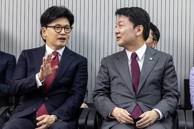 지난 국민의힘 대선 경선 당시 한동훈 무소속 의원과 안철수 국민의힘 의원 2025.4.29 ⓒ 뉴스1 국회사진취재단