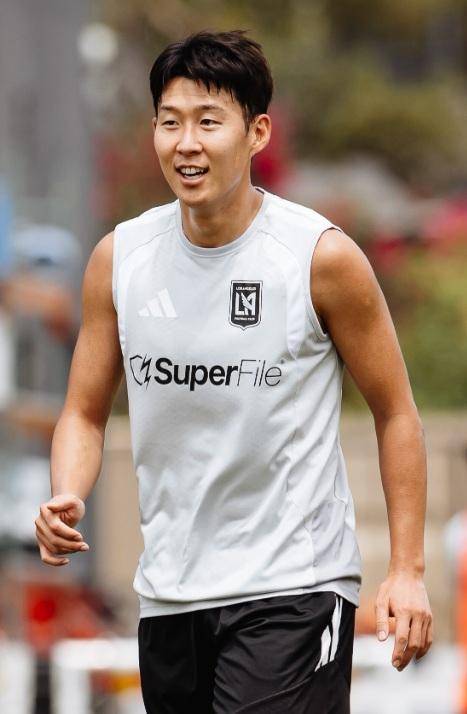 미국프로축구(MLS) LAFC가 15일(한국시간) 공식 사회관계망서비스(SNS)에 손흥민이 훈련하는 모습을 공개했다. SNS 캡처